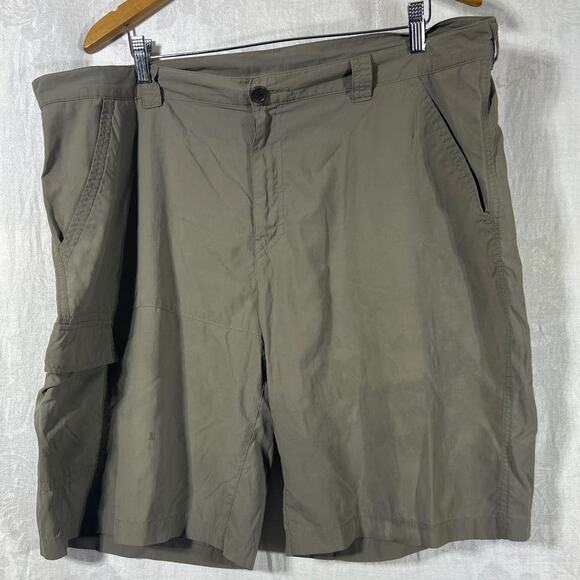 Columbia Omni Shade Cargo Shorts 42 Brown Performance Lightweight Hiking Camping - Picture 1 of 16